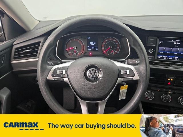 Photo of 2021 Gray Volkswagen Jetta