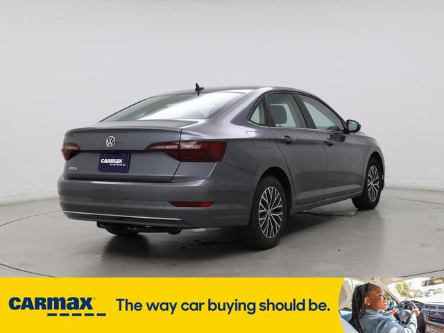 Photo of 2021 Gray Volkswagen Jetta