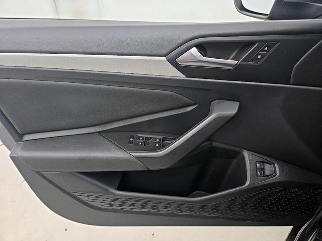 Photo of 2021 Gray Volkswagen Jetta