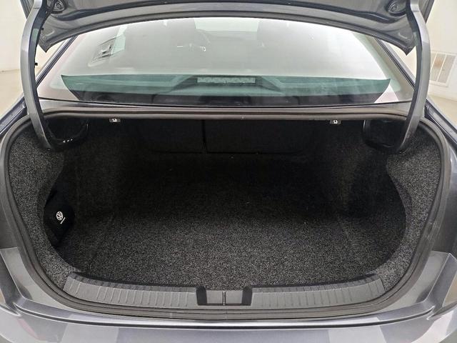 Photo of 2021 Gray Volkswagen Jetta