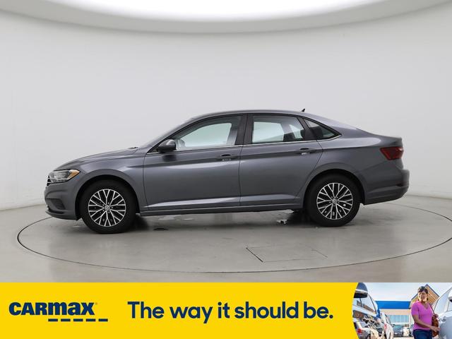 Photo of 2021 Gray Volkswagen Jetta
