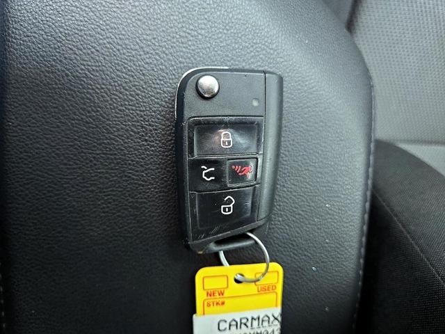 Photo of 2021 Gray Volkswagen Jetta