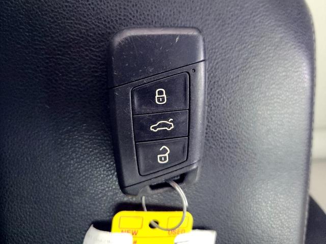 Photo of 2019 White Volkswagen Jetta