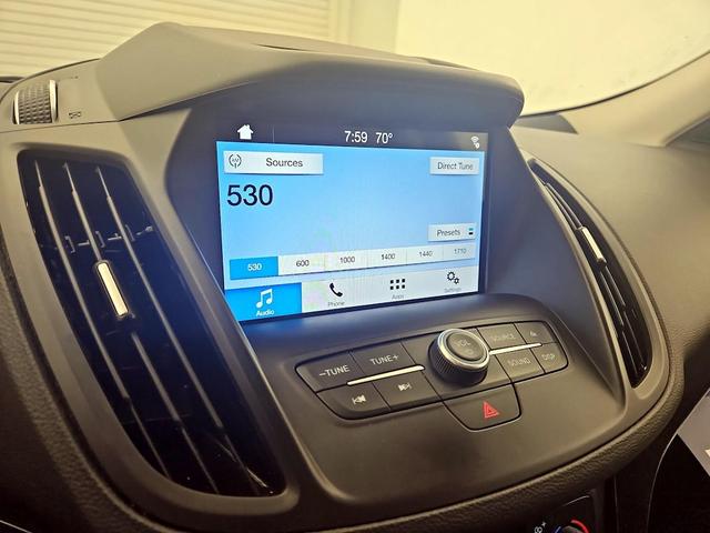 Photo of 2017 White Ford Escape