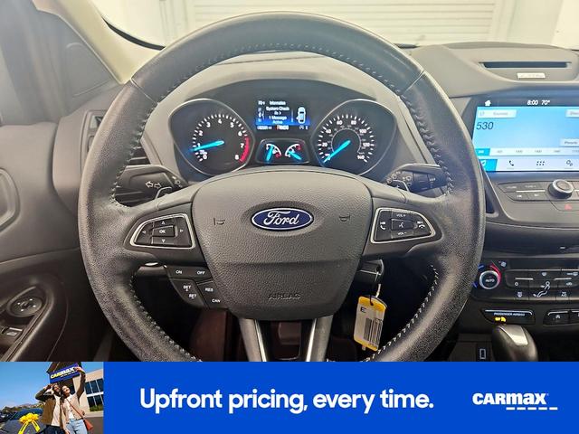 Photo of 2017 White Ford Escape