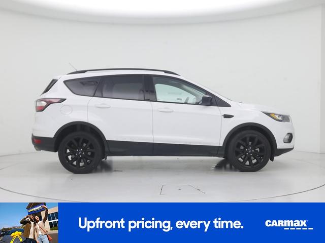 Photo of 2017 White Ford Escape