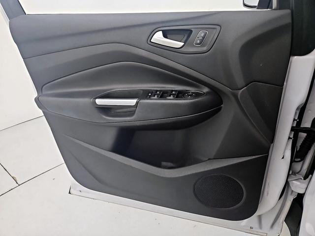 Photo of 2017 White Ford Escape