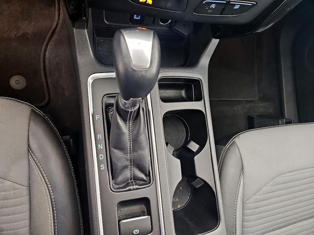 Photo of 2017 White Ford Escape
