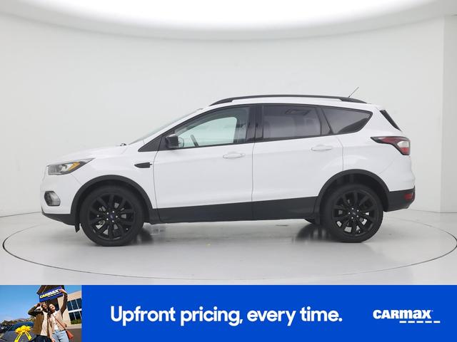 Photo of 2017 White Ford Escape