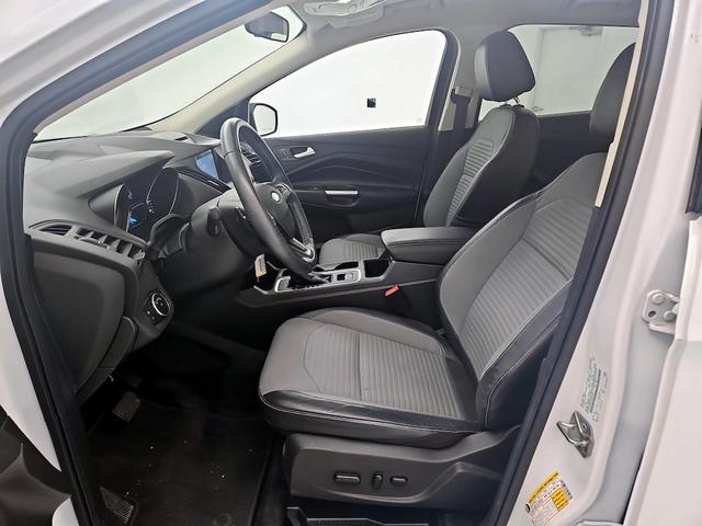Photo of 2017 White Ford Escape