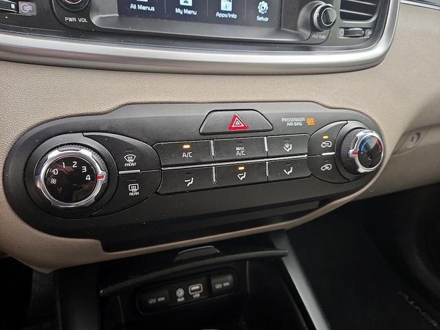 Photo of 2019 White Kia Sorento