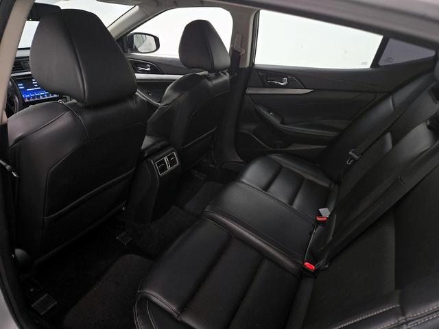 Photo of 2018 Silver Nissan Maxima