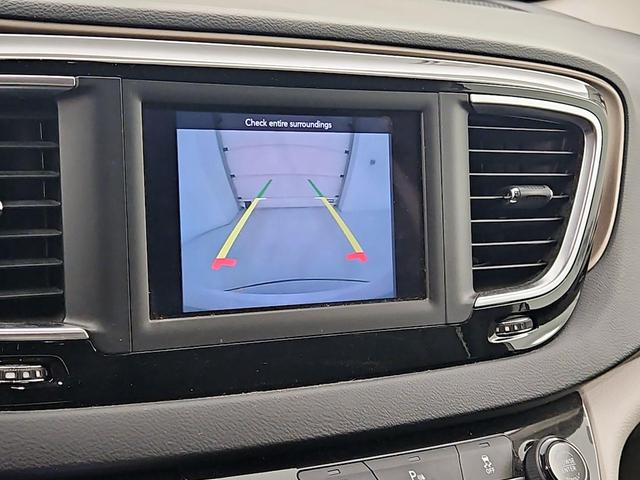 Photo of 2018 White Chrysler Pacifica
