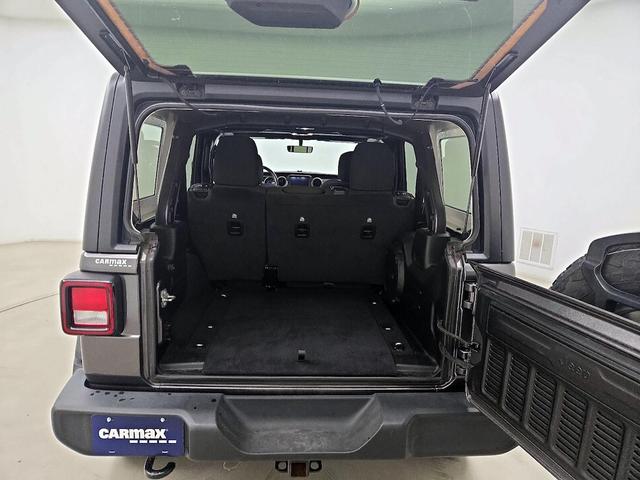 Photo of 2021 Gray Jeep Wrangler