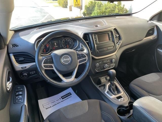 Photo of 2017 Diamond Black Jeep Cherokee