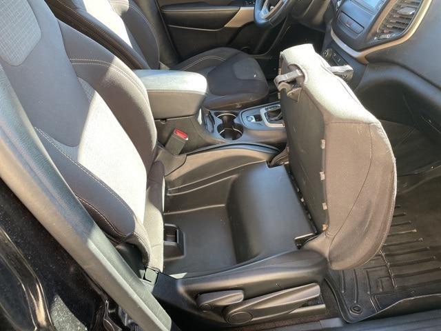 Photo of 2017 Diamond Black Jeep Cherokee
