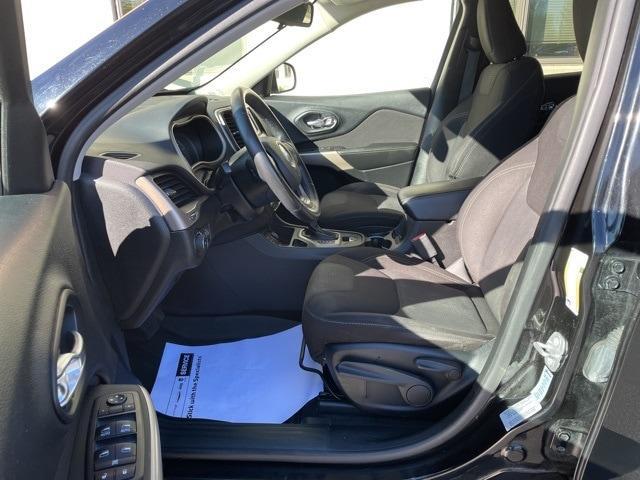 Photo of 2017 Diamond Black Jeep Cherokee