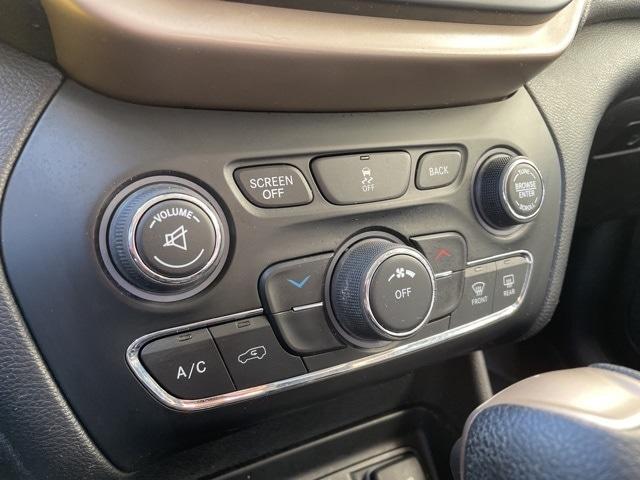 Photo of 2017 Diamond Black Jeep Cherokee