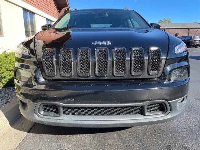 Photo of 2017 Diamond Black Jeep Cherokee