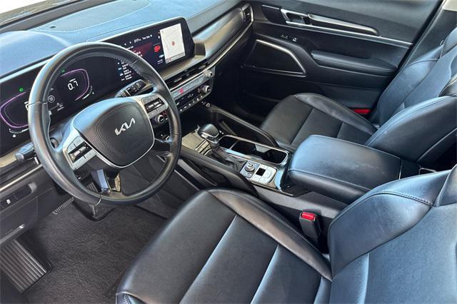 Photo of 2024 Glacial White Pearl Kia Telluride