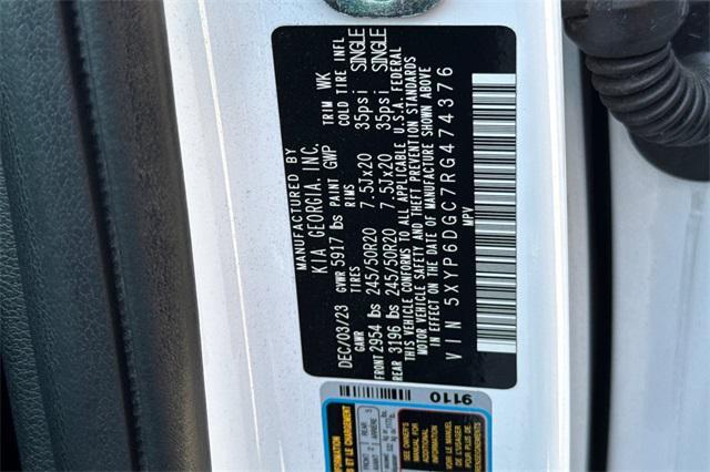 Photo of 2024 Glacial White Pearl Kia Telluride