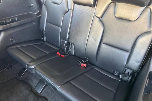 Photo of 2024 Glacial White Pearl Kia Telluride