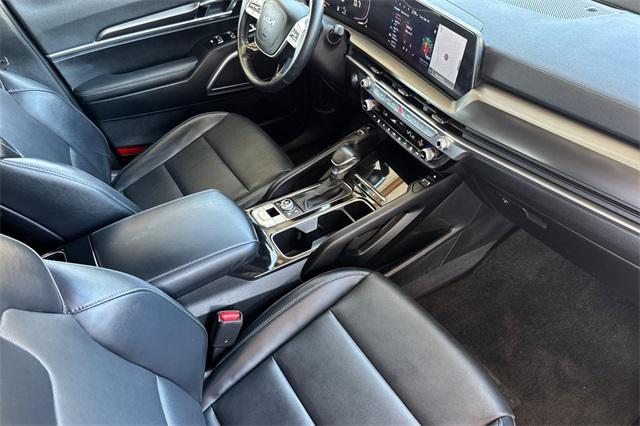 Photo of 2024 Glacial White Pearl Kia Telluride