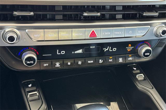 Photo of 2024 Glacial White Pearl Kia Telluride