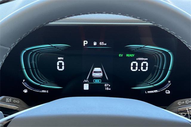 Photo of 2025 Snow White Pearl Kia Niro