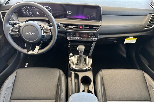 Photo of 2025 Fusion Black Kia Seltos