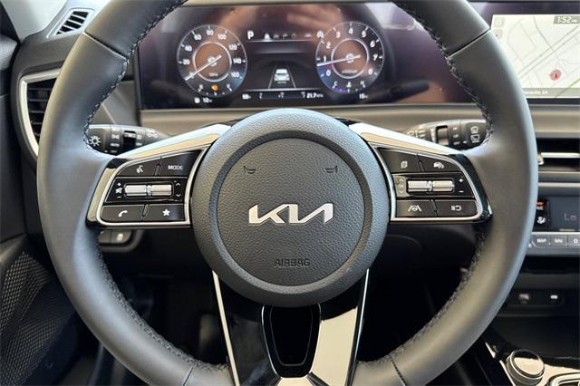Photo of 2025 Fusion Black Kia Seltos