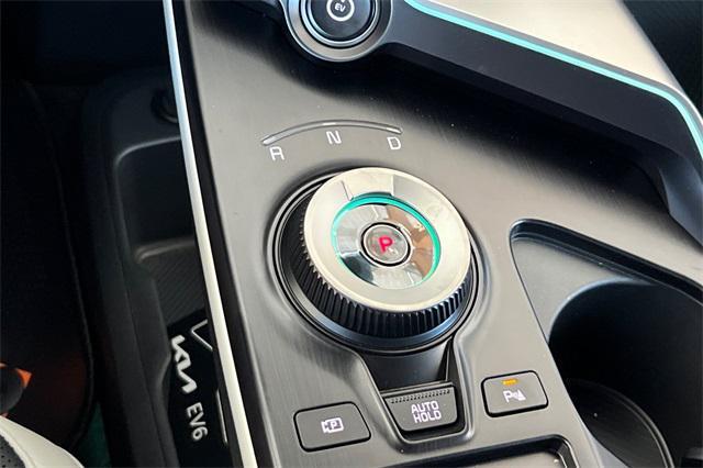 Photo of 2025 Glacier White Pearl Kia EV6