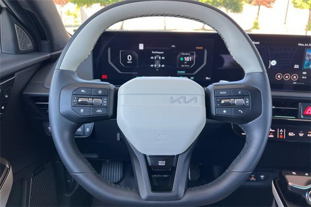 Photo of 2025 Glacier White Pearl Kia EV6