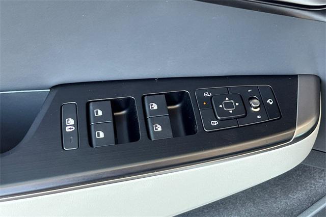Photo of 2025 Glacier White Pearl Kia EV6