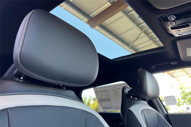 Photo of 2025 Glacier White Pearl Kia EV6