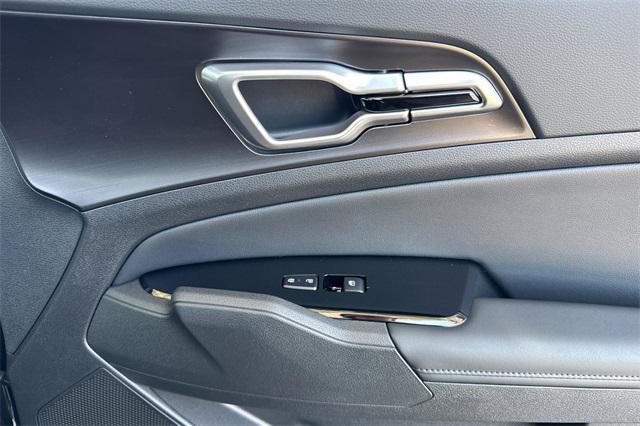 Photo of 2025 Fusion Black Kia Sportage Hybrid