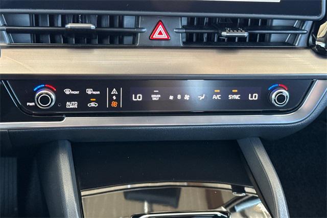 Photo of 2025 Fusion Black Kia Sportage Hybrid