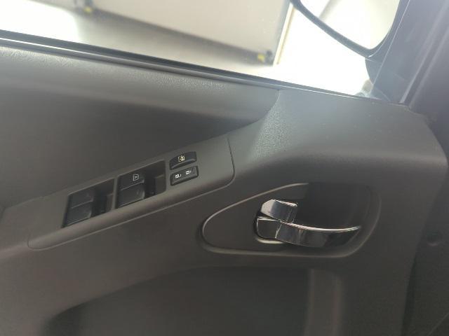 Photo of 2017 Magnetic Black Nissan Frontier