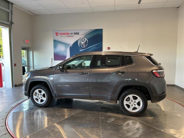Photo of 2022 Granite Crystal Metallic Clearcoat Jeep Compass