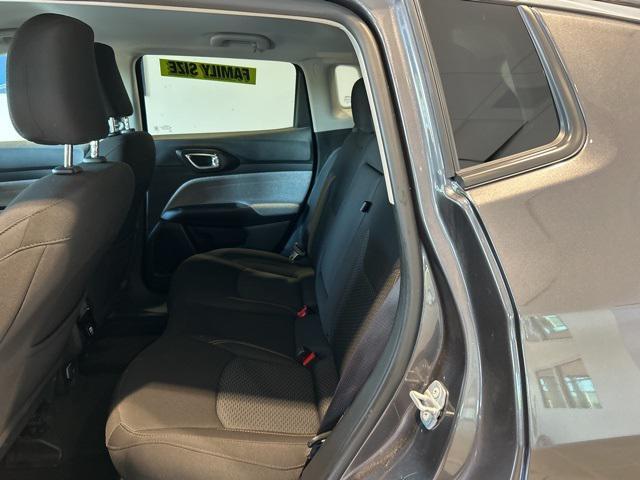 Photo of 2022 Granite Crystal Metallic Clearcoat Jeep Compass
