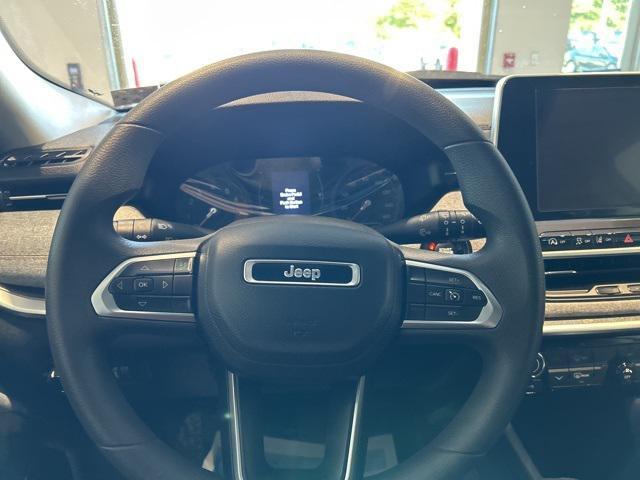 Photo of 2022 Granite Crystal Metallic Clearcoat Jeep Compass
