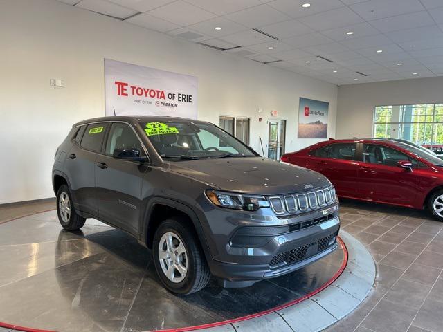 Photo of 2022 Granite Crystal Metallic Clearcoat Jeep Compass