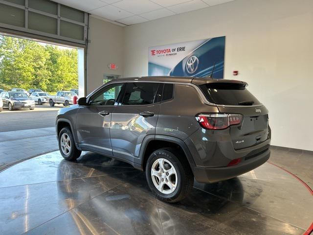 Photo of 2022 Granite Crystal Metallic Clearcoat Jeep Compass