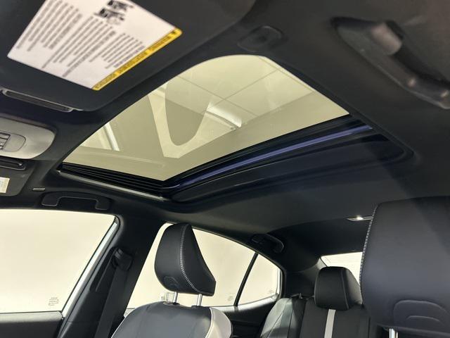 Photo of 2025 Ice Cap Toyota Camry