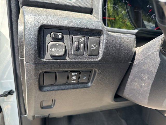 Photo of 2022 White Toyota 4Runner