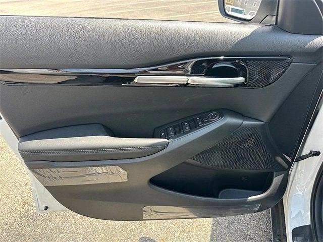 Photo of 2025 Snow White Pearl Kia Seltos