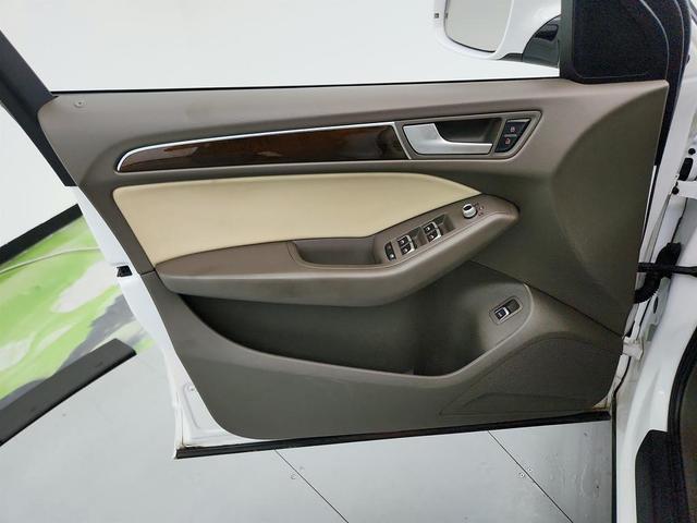 Photo of 2015 White Audi Q5