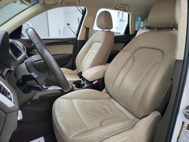 Photo of 2015 White Audi Q5