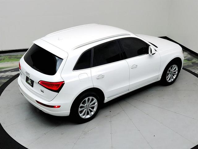 Photo of 2015 White Audi Q5