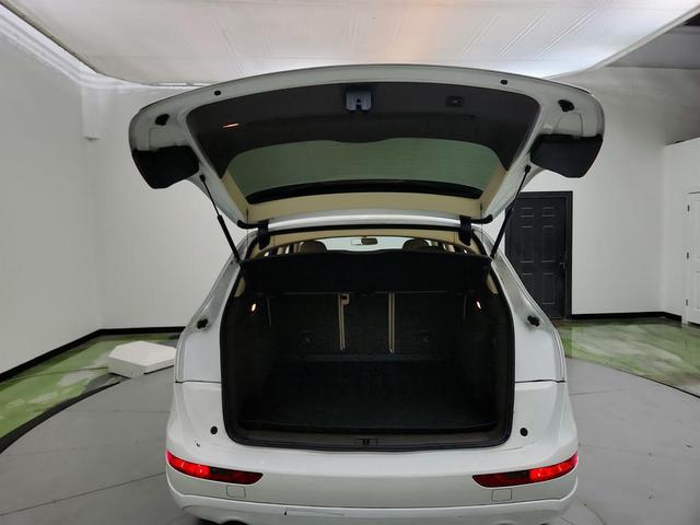 Photo of 2015 White Audi Q5